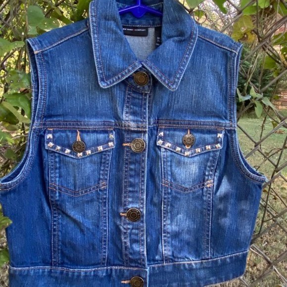 New York & Co SZ XS Denim Vest Custom Embroidered Girls Glitter Barbie - Picture 2 of 4